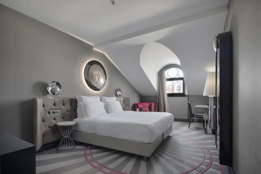 Deluxe Attic Room